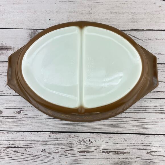 Vintage Pyrex Early American Pattern 1.5 Qt Divided Casserole, Gold Eagle Brown - Picture 8 of 10